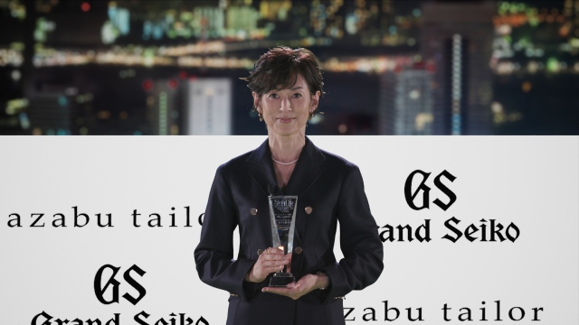 『SUITS OF THE YEAR 2020』を受賞した鈴木保奈美