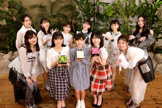 新メンバー3人(前列中央3人の左から川奈凜、松本わかな、為永幸音)が加入したアンジュルム