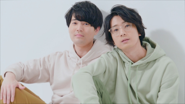 "癒しボイス"動画に出演した江口拓也(右)と駒田航(左)