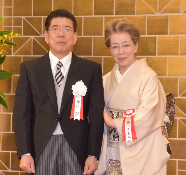 2020年度の文化功労者として政府から選出された西川きよし(左)と妻の西川ヘレン(右) (C)ORICON NewS inc.