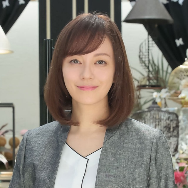 中条あやみが主演するNHK総合のよるドラ『閻魔堂沙羅の推理奇譚』第7回・第8回に出演する牧瀬里穂(C)NHK