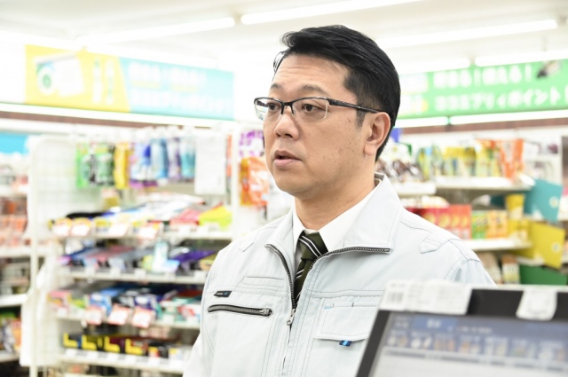 火曜ドラマ『この恋あたためますか』のParaviオリジナルストーリー「その恋もう少しあたためますか」に出演する土田英生(C)TBS