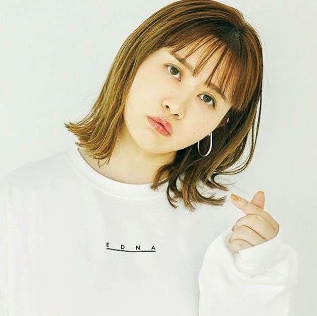 かつて「アミューズ初の芸人」として活動していた人気YouTuber・エミリン