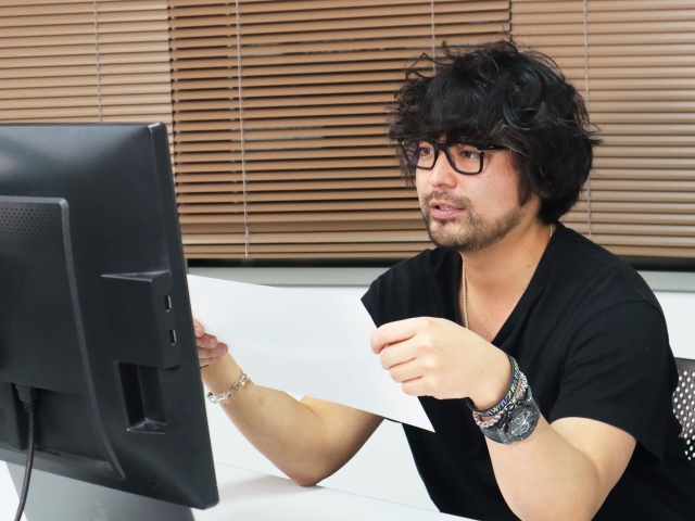 親子にオンラインで演技指導をした山田孝之