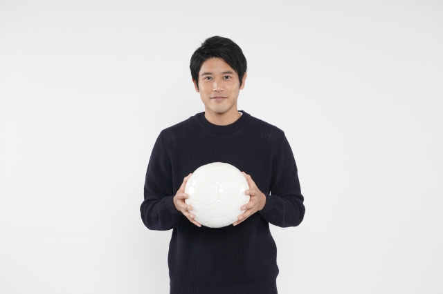 『第99回全国高校サッカー選手権大会』の応援リーダーを務める内田篤人 (C)日本テレビ