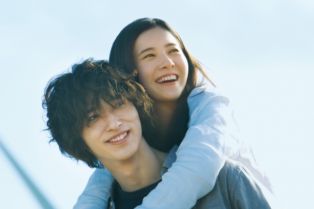 映画『きみの瞳(め)が問いかけている』メインカット (C)2020「きみの瞳が問いかけている」製作委員会(C)2020 Gaga Corporation / AMUSE Inc. / Lawson Entertainment,Inc.