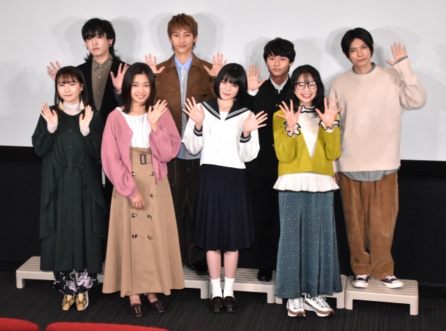 (前列左から)ikura、小野莉奈、吉田美月喜、めがね、(後列左から)Ayase、木原瑠生、寄川歌太、糸川耀士郎=映画『たぶん』公開記念舞台あいさつ (C)ORICON NewS inc.