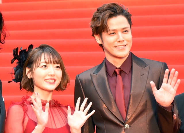 (左から)花澤香菜、宮野真守=『第32回東京国際映画祭』レッドカーペットで撮影 (C)ORICON NewS inc.