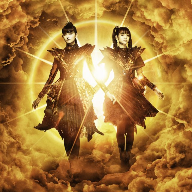 日本武道館10公演、紅白初出場が決定したBABYMETAL(左から)SU-METAL、MOAMETAL