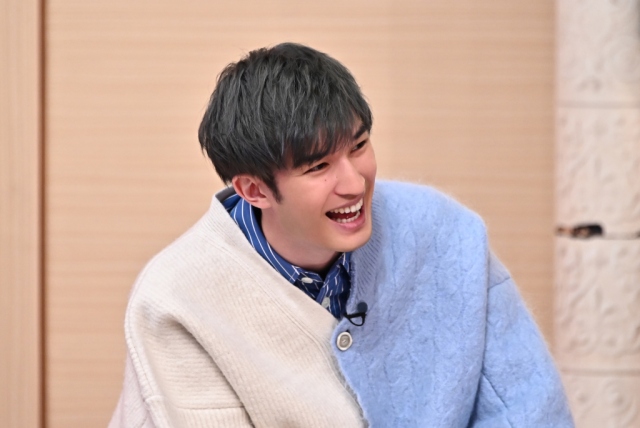 TBS系『この差って何ですか?』に出演するSixTONESのジェシー (C)TBS