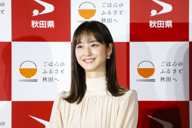 秋田県『秋田米新品種』名称お披露目イベントに登壇した佐々木希