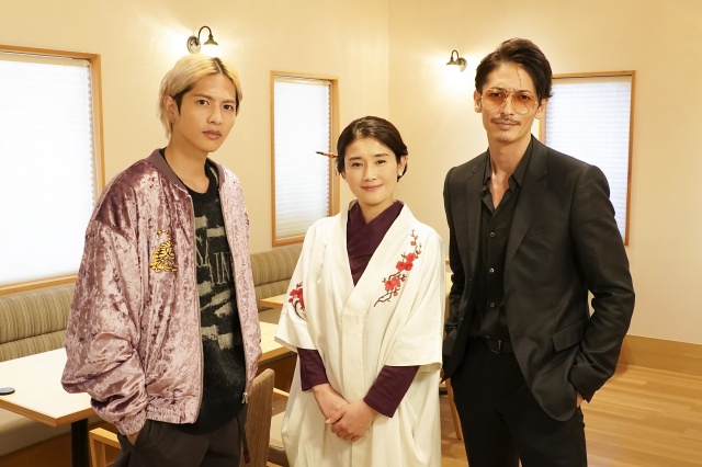 読売テレビ・日本テレビ系日曜ドラマ『極主夫道』に出演する(左から)志尊淳、石田ひかり、玉木宏 (C)日本テレビ