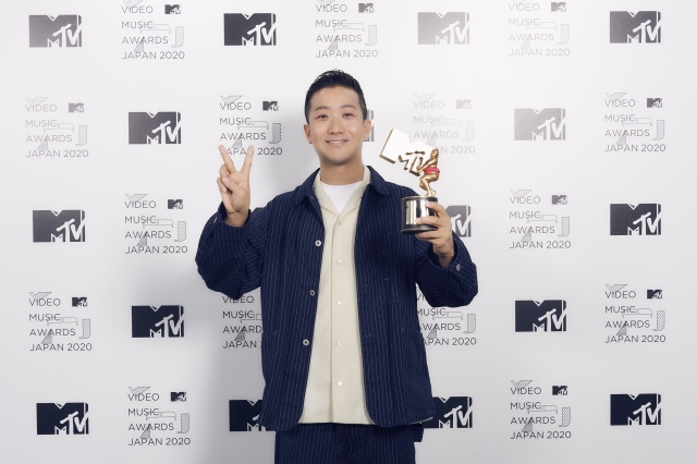 「MTV Breakthrough Song」を受賞した瑛人(C)田中聖太郎