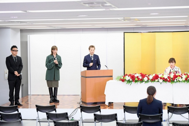 『中居大輔と本田翼と夜な夜なラブ子さん』の模様 (C)TBS
