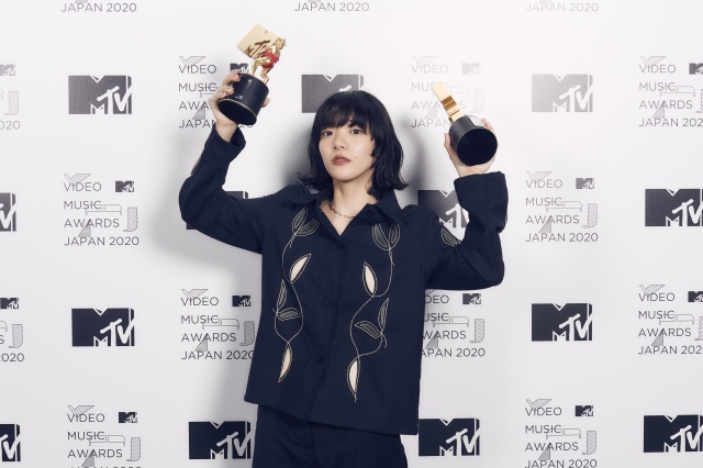 『MTV VMAJ 2020』で「最優秀ビデオ賞」と「最優秀邦楽女性アーティストビデオ賞」の2冠を達成したあいみょん(C)田中聖太郎
