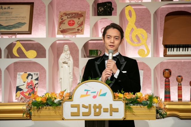 連続テレビ小説『エール』11月27日放送の最終回は『エール』コンサートをお届け。司会は古山裕一(窪田正孝) (C)NHK