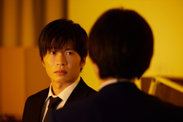義澤経男(田中圭)に史上最大のピンチが襲いかかる=土曜ナイトドラマ『先生を消す方程式。』第4話(11月21日放送)より (C)テレビ朝日