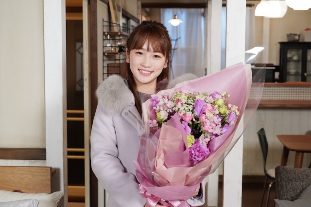 水曜ドラマ『#リモラブ~普通の恋は邪道~』クランクアップを迎えた川栄李奈 (C)日本テレビ