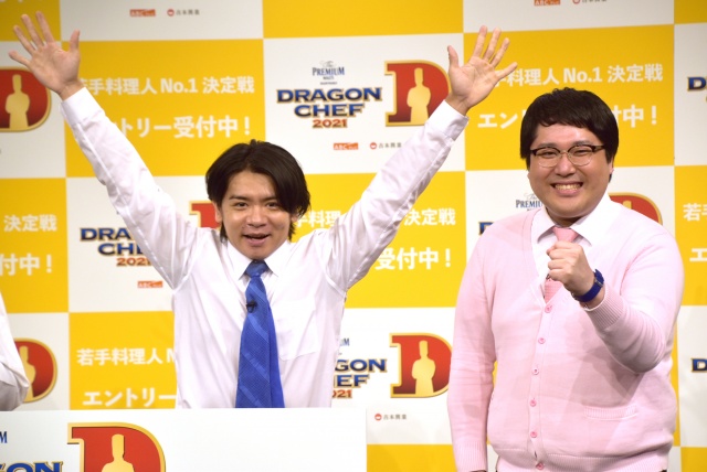 『M-1』優勝翌朝のイベントに登場したマヂカルラブリー(左から)野田クリスタル、村上 (C)ORICON NewS inc.