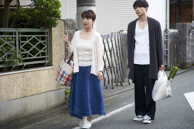映画『ライアー×ライアー』に出演する相田翔子、松村北斗(SixTONES)(C) 2021『ライアー×ライアー』製作委員会 (C)金田一蓮十郎/講談社