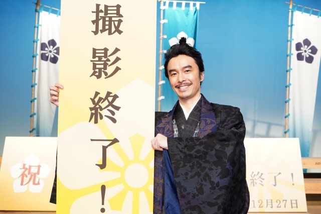 『麒麟がくる』のクランクアップを迎えた長谷川博己(C)NHK