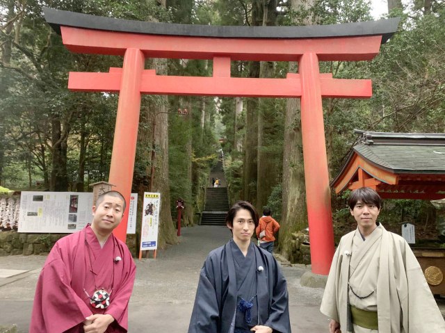 1日放送『なりゆき街道旅 新春SP』に出演する澤部佑、三宅健、コカドケンタロウ (C)フジテレビ