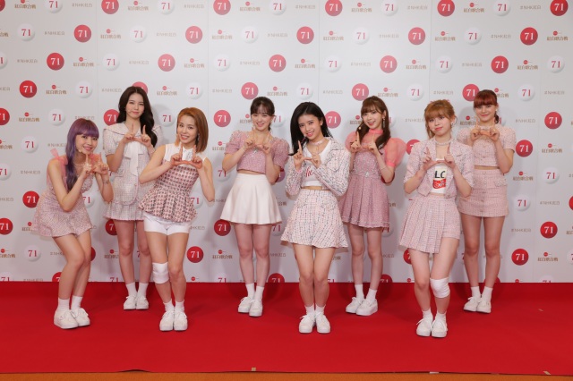 『第71回紅白歌合戦』のリハーサルに参加したNiziU(左から)MAYUKA、AYAKA、MAKO、RIO、RIMA、MIIHI、RIKU、NINA(C)NHK