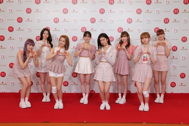 『第71回紅白歌合戦』のリハーサルに参加したNiziU(左から)MAYUKA、AYAKA、MAKO、RIO、RIMA、MIIHI、RIKU、NINA(C)NHK