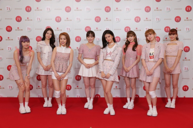 『第71回紅白歌合戦』のリハーサルに参加したNiziU(左から)MAYUKA、AYAKA、MAKO、RIO、RIMA、MIIHI、RIKU、NINA(C)NHK