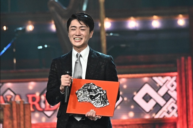 TBS『第62回 輝く!日本レコード大賞』最優秀新人賞を受賞した真田ナオキ(C)TBS