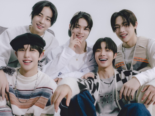 『I-LAND』出身5人が新グループのメンバーに(写真左上から時計回りに)TAKI、K、NICHOLAS、EJ、KYUNGMIN(C)Big Hit Entertainment Japan