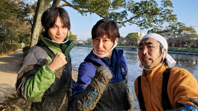 1月3日放送、『緊急SOS!池の水ぜんぶ抜く大作戦 全100池抜きました!お宝&怪物2021 出た!400年ぶり歴史的大発見!伝説名城で1億円のお宝を探せ!』中川大志、田中直樹(ココリコ)、柄本時生 (C)テレビ東京