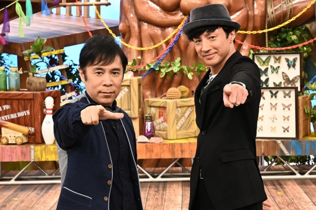 TBS系バラエティー『アイ・アム・冒険少年』4時間スペシャル MCの岡村隆史、無人島企画に挑戦した東山紀之(C)TBS