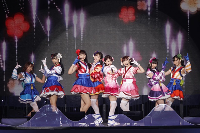 Aqoursの年越しカウントダウンライブの様子 (C)プロジェクトラブライブ!サンシャイン!! (C)2017 プロジェクトラブライブ!サンシャイン!!