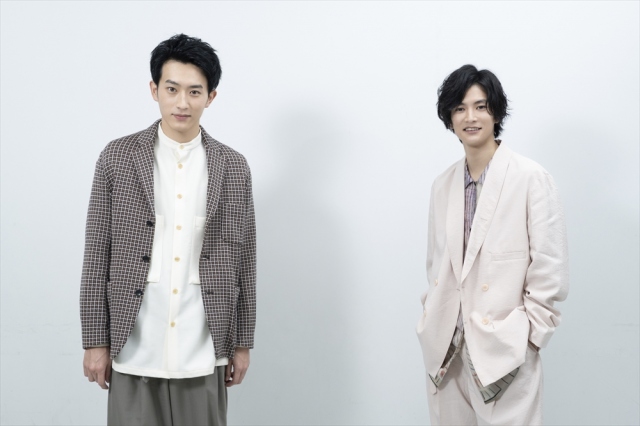 (左から)杉野遥亮、渡邊圭祐 (C)「直ちゃんは小学三年生」製作委員会