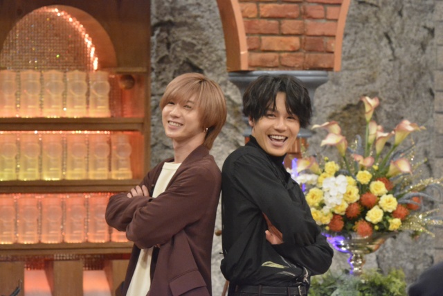 7日放送の『ダウンタウンDX』に出演するTravis Japan(左から)七五三掛龍也、松田元太(C)読売テレビ