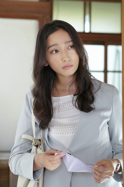 主人公・タエ子の娘の夏希(杏)=ドラマ『おもひでぽろぽろ』BSプレミアム/BS4Kで1月9日放送 (C)NHK