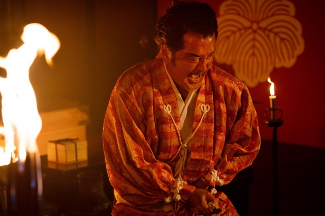 大河ドラマ『麒麟がくる』第40回より。断末魔の叫びを上げる松永久秀(吉田鋼太郎) (C)NHK