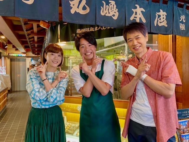 『監察医 朝顔』公式ブログ(左から)上野樹里、シュウペイ、時任三郎