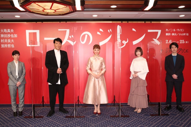 舞台『ローズのジレンマ』製作会見に出席した(左から)小山ゆうな、別所哲也、大地真央、神田沙也加、村井良大