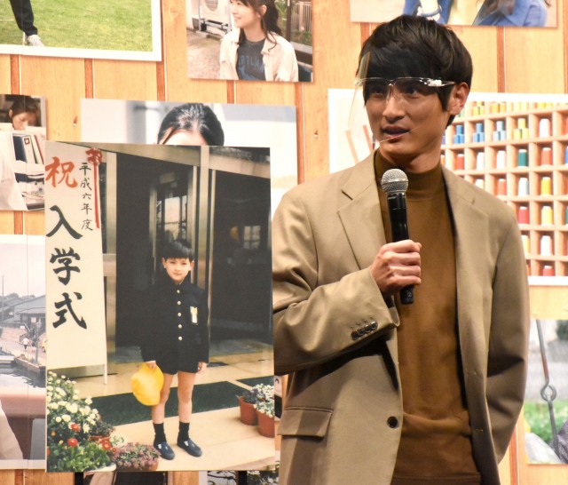 キュートな短パン姿の入学式写真を披露した高良健吾 (C)ORICON NewS inc.