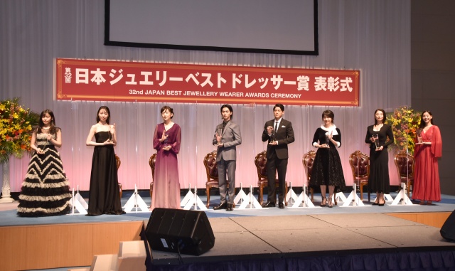 『第32回 日本ジュエリー ベストドレッサー賞』に登壇したひだ森七菜、戸田恵梨香、斉藤由貴、横浜流星、内田篤人、田中美佐子、小池栄子、新木優子(C)ORICON NewS inc.