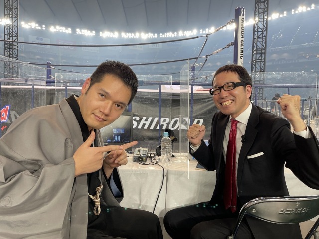 神田伯山(左)が見た、新日本プロレス東京ドーム大会とは? 前代未聞の副音声中継の舞台裏を公開。右はフリーアナウンサーの清野茂樹