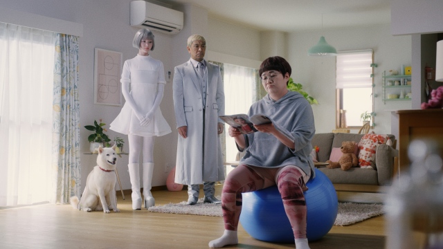 ソフトバンク新テレビCMシリーズ『無制限 HERO’S』第2弾「女性の夢」篇に出演する(左から)玉城ティナ、松本人志、近藤春菜