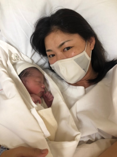 第1子男児出産を報告した横峯さくら(写真はブログより)