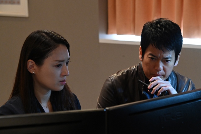 『24 JAPAN』第17話より。テロ集団の一味に接触する作戦中に“最悪の事態”が発生してしまう(C)テレビ朝日