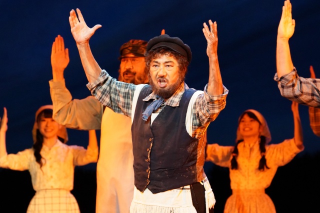 ミュージカル『屋根の上のヴァイオリン弾き』より 写真提供/東宝演劇部
