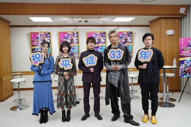 カウントダウンイベントに参加した(左から)紺野彩夏、大幡しえり、奥野壮、井上正大、篠宮暁(オジンオズボーン)