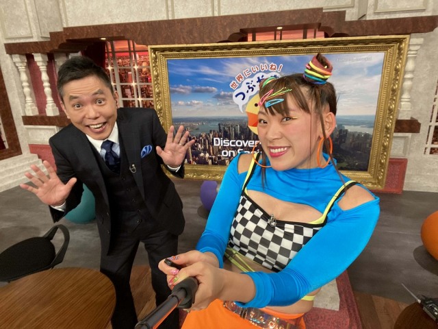 Eテレの『世界にいいね!つぶやき英語』2月11日放送回にフワちゃんがゲスト出演。MCの太田光との絡みは「最高」!? (C)NHK