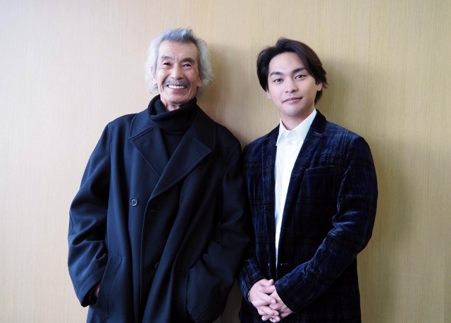 映画『HOKUSAI』(5月公開予定)葛飾北斎の青年期を演じた柳楽優弥(右)と老年期を演じた田中泯(左) (C)ORICON NewS inc.